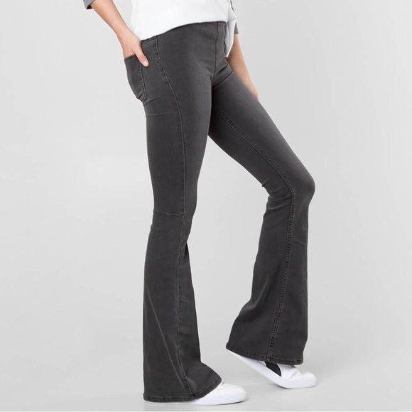 Free People We The Free Penny Flare Stretch Jean Gray Pockets Elastic - 31 Short - Picture 1 of 6